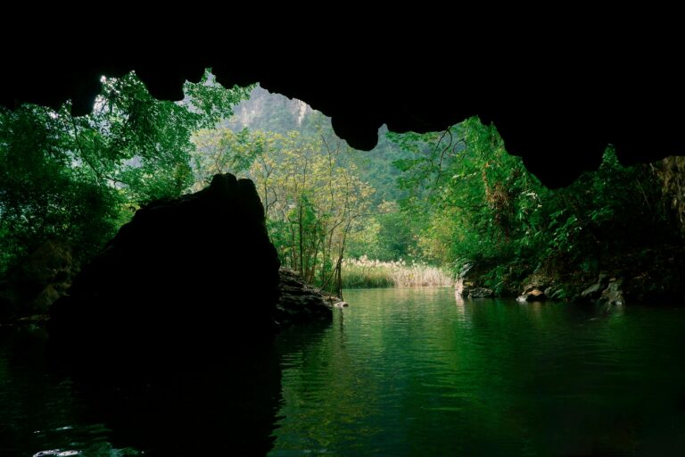 MUA CAVE vietnam